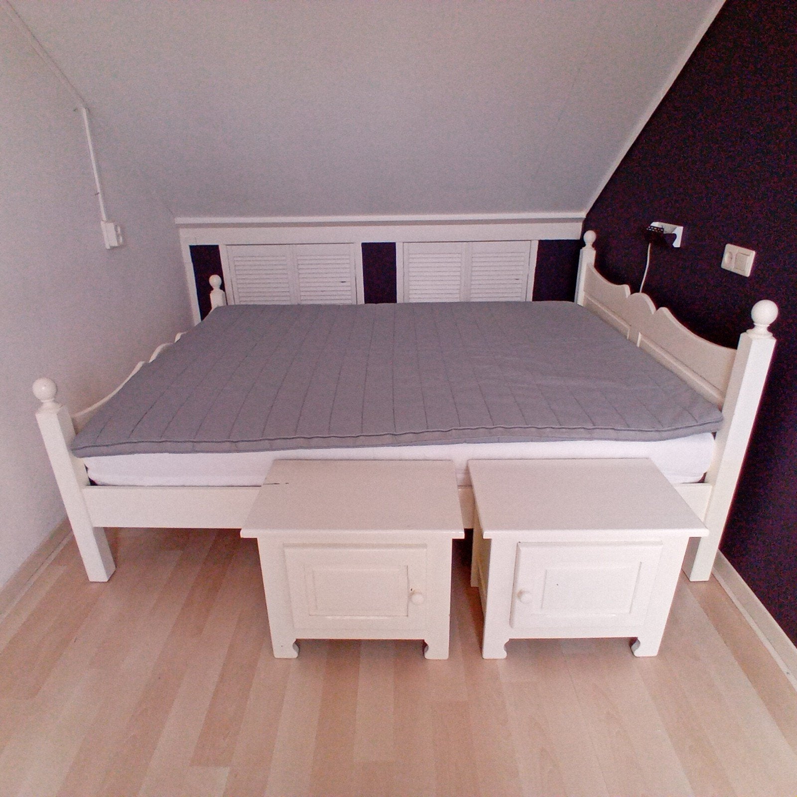 2 pers eiken bed, 2 nachtkachtjes Oisterwijk wit geverfd., Huis en Inrichting, Ophalen, Gebruikt, Wit, Tweepersoons