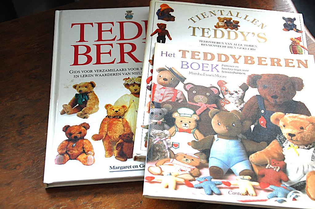 Teddy beren boeken, Ophalen of Verzenden, Zo goed als nieuw, Beeldje, Cherished Teddies