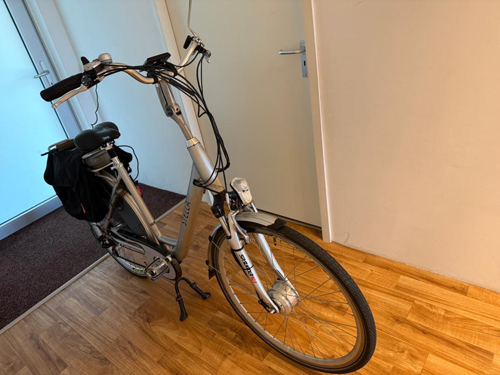 Elektrische Stella damesfiets - Zo goed als nieuw, Fietsen en Brommers, Elektrische fietsen, Ophalen of Verzenden, Zo goed als nieuw