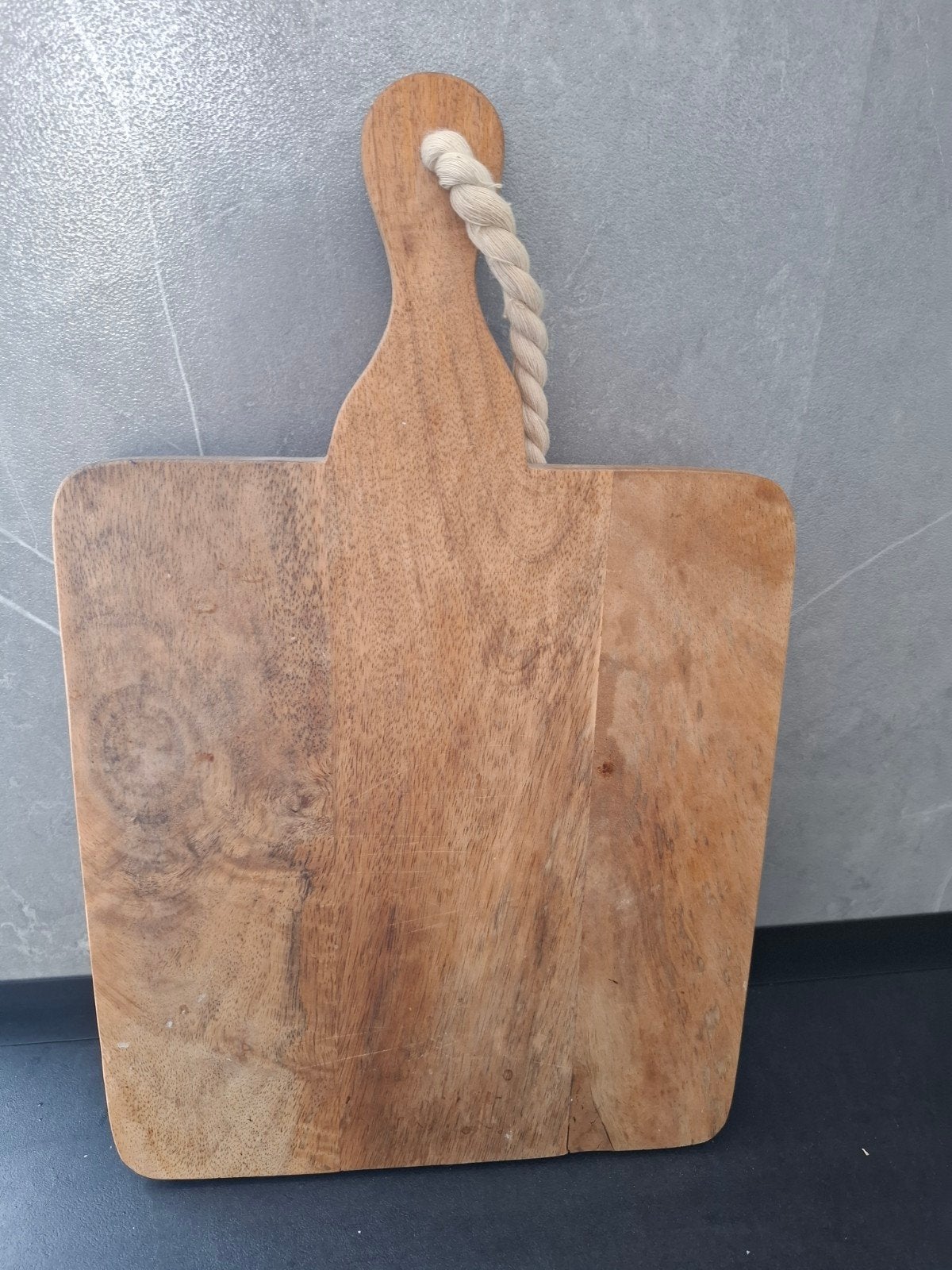 Houten snijplank / serveerplank met touw, Huis en Inrichting, Keuken | Keukenbenodigdheden, Ophalen of Verzenden