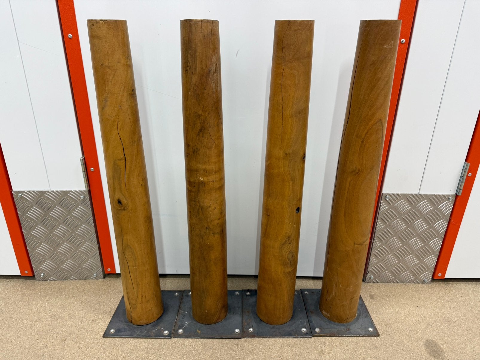Vier conische tafelpoten van zeer zware houtsoort, Ophalen, Tafelpoot, 50 tot 100 cm, Rond