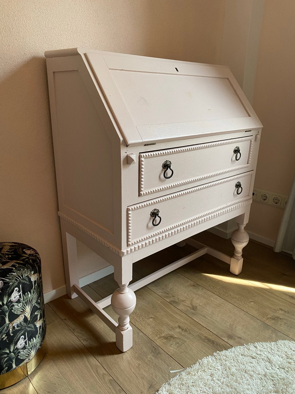 Schattige oud roze secretaire met twee lades, Ophalen, Gebruikt