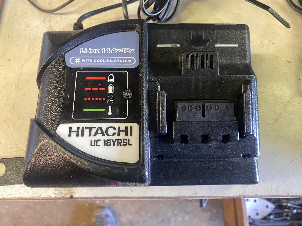 oplader Hitachi Hikoki 14,4 - 18 volt, Ophalen of Verzenden, Zo goed als nieuw, Overige typen