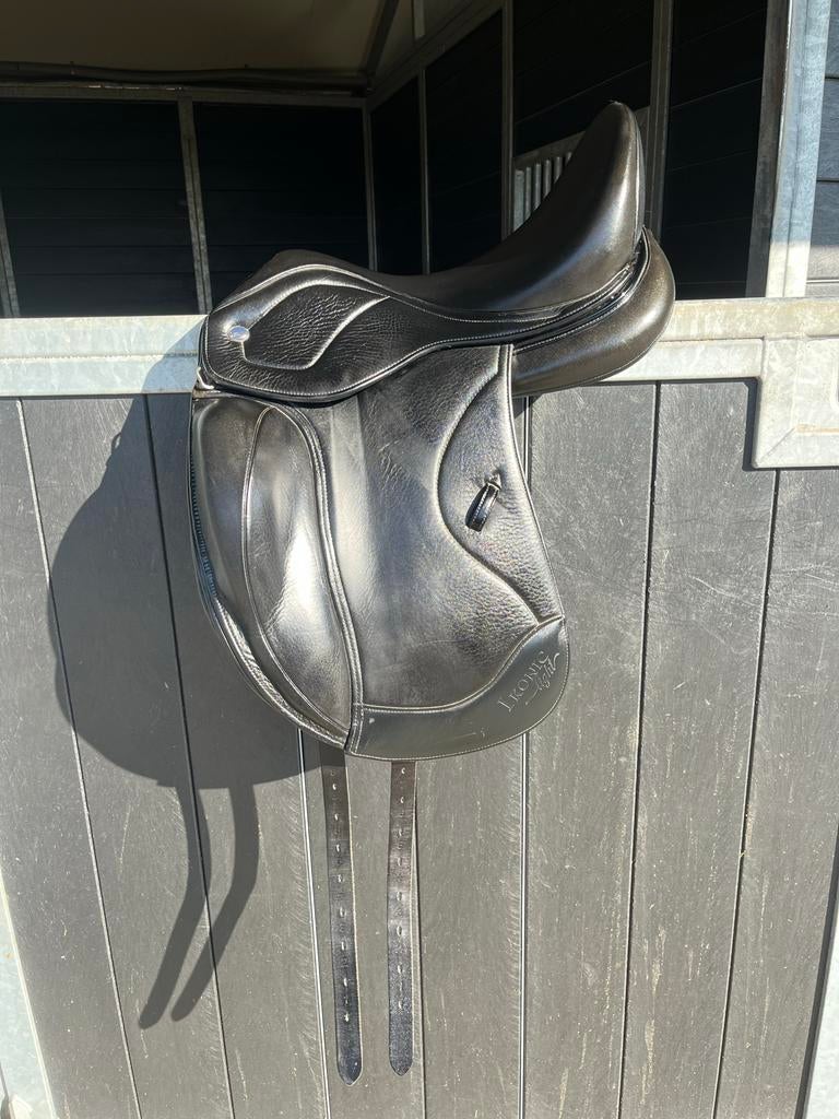 Ikonic dressuurzadel 17 inch, Dieren en Toebehoren, Ophalen of Verzenden, Dressuur