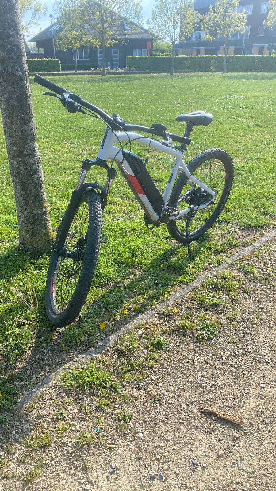 E-bike met nieuwe banden en gerepareerde spaken, Fietsen en Brommers, Gebruikt, 59 cm of meer, 50 km per accu of meer, Ophalen
