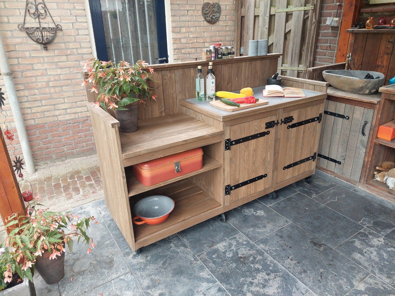 mooie nieuwe buitenkeuken met mozaiek werkblad, Ophalen, Nieuw, Gas