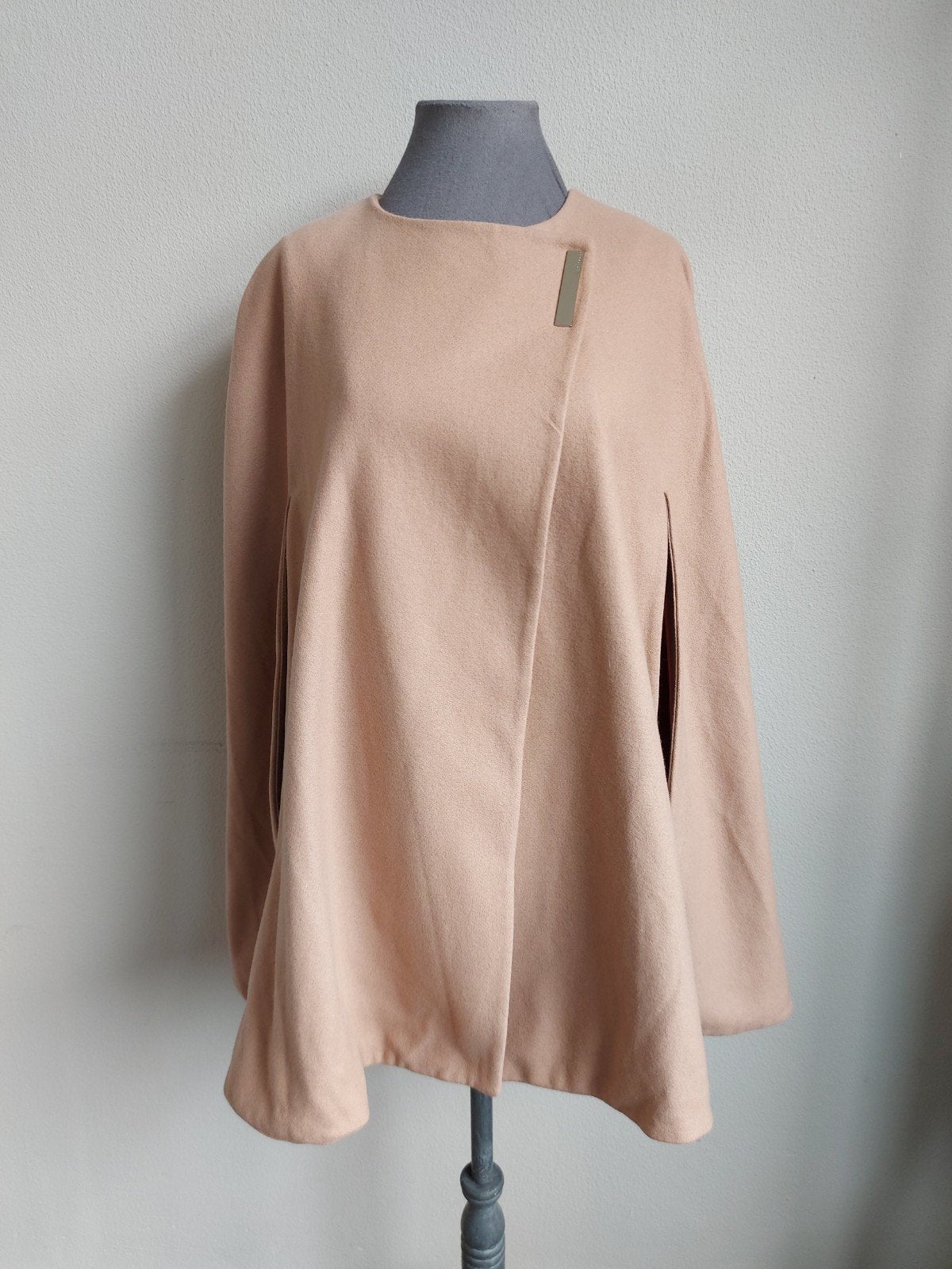 Ted Baker Vickiye Cape Poncho Camel Wol & Kasjmier - Maat M, Maat 38/40 (M), Beige, Ophalen of Verzenden, Zo goed als nieuw