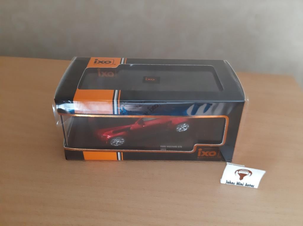Ford Mustang GTD 2025 rood/zwart van IXO 1:43, Overige merken, Auto, IXO, Nieuw