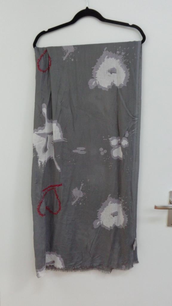 Grote Dyanne sjaal voor de hartstichting grijs + rode harten, Kleding | Dames, Maat 46/48 (XL) of groter, Ophalen of Verzenden