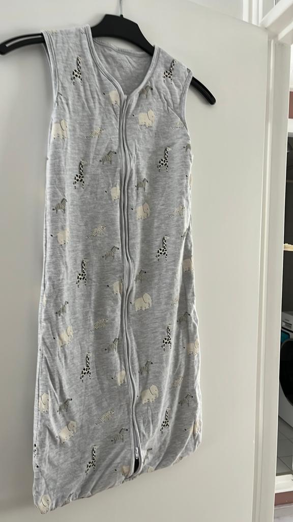 Baby slaapzak grijs 90 cm met dierenprint, Kinderen en Baby's, Ophalen of Verzenden, Gebruikt, 85 tot 100 cm, Slaapzak