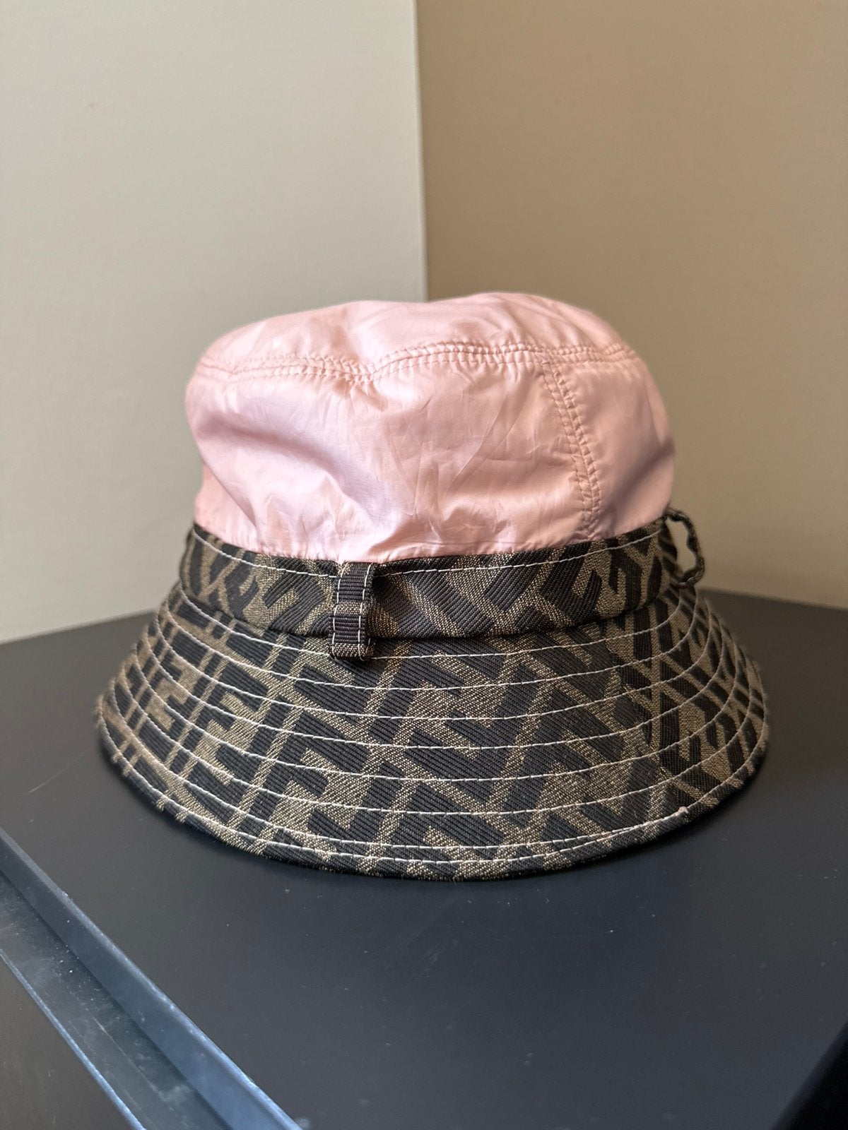 Fendi hoedje origineel, Ophalen, Zo goed als nieuw, Jongen of Meisje