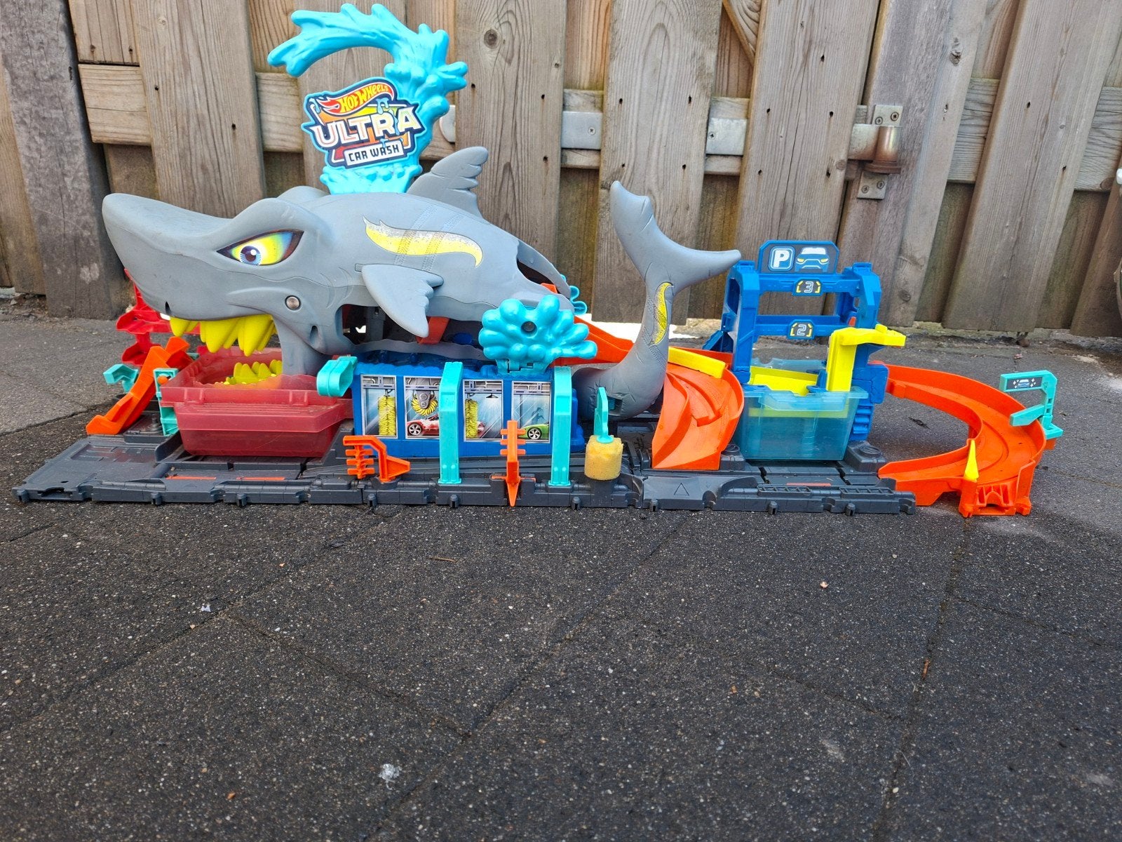 Hot Wheels Ultra Car Wash met haai, Ophalen, Gebruikt, Jongen