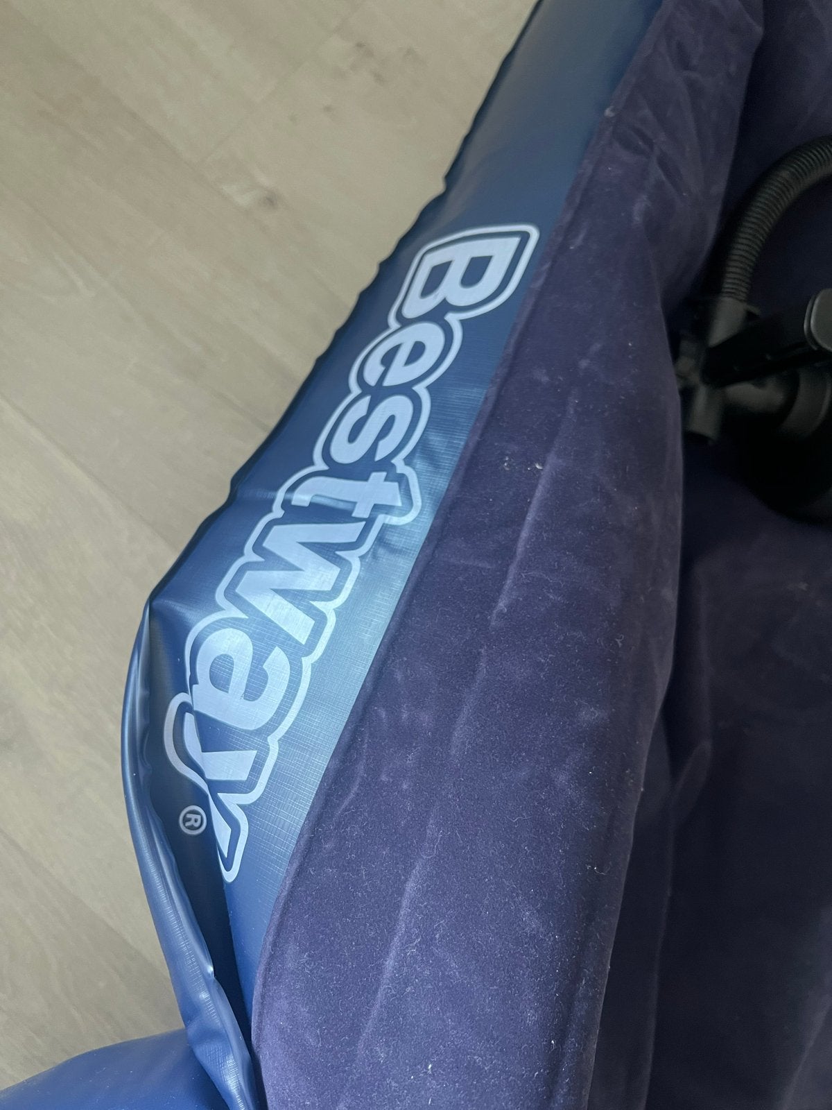 Bestway 2x 1persoons luchtbed met pomp en igloo koelbox, Ophalen of Verzenden, Zo goed als nieuw, 1-persoons