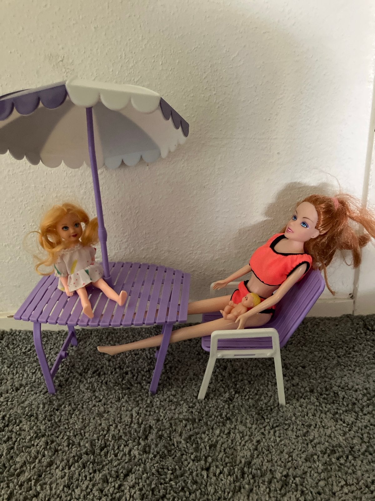 Barbie poppen set met baby, kleding en tuinmeubilair, Ophalen of Verzenden, Zo goed als nieuw, Barbie