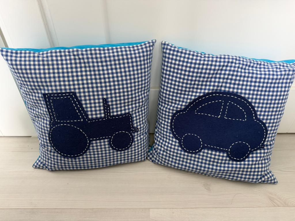 Twee kussens babykamer/jongenskamer, Ophalen of Verzenden, Zo goed als nieuw