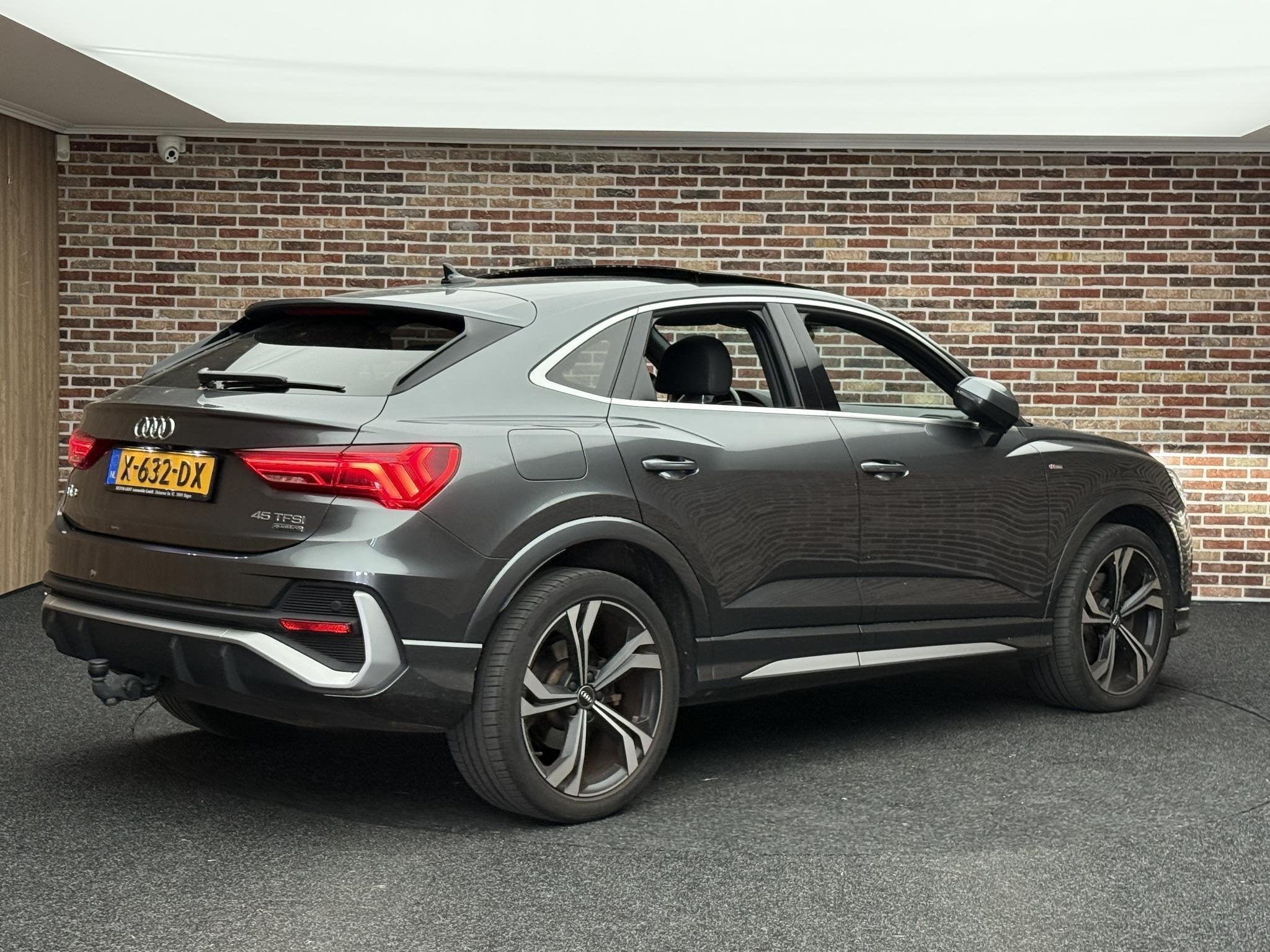 Audi Q3 Sportback 45 TFSI quattro Pro Line S Panorama Virtua, Auto's, Dealer onderhouden, Gebruikt, 4 cilinders, 14 km/l