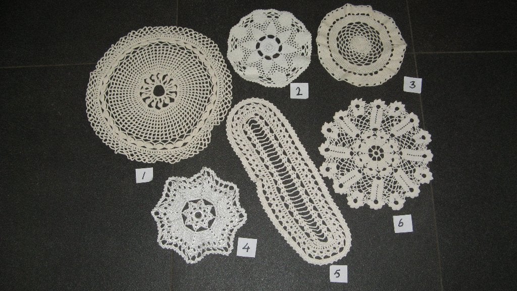 Kanten kleedjes handwerk gehaakt, Ophalen of Verzenden