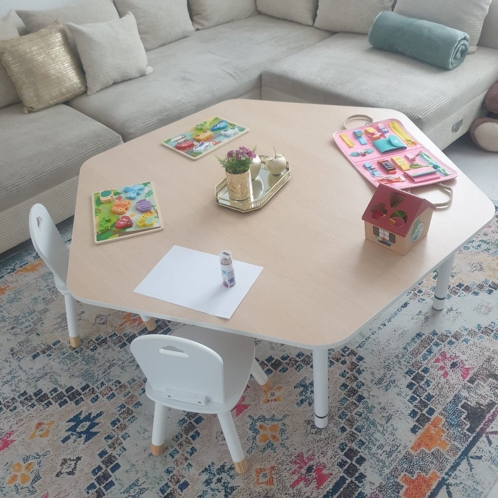 Kindertafel met 4 stoeltjes - Past in elk interieur, Ophalen, Gebruikt, 50 tot 100 cm, Modern, Kindvriendelijk