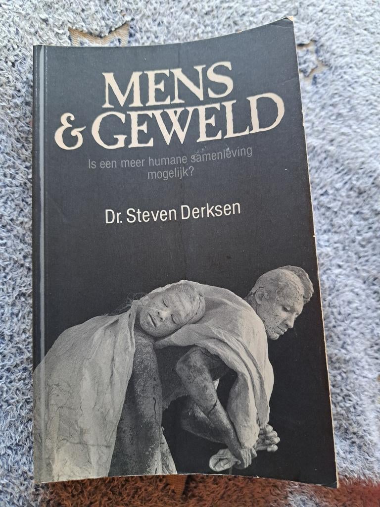 Boek Mens en geweld. Is er een meer humane samenleving mogel, Gelezen, Sociale psychologie, Dr. Steven Derksen, Ophalen of Verzenden