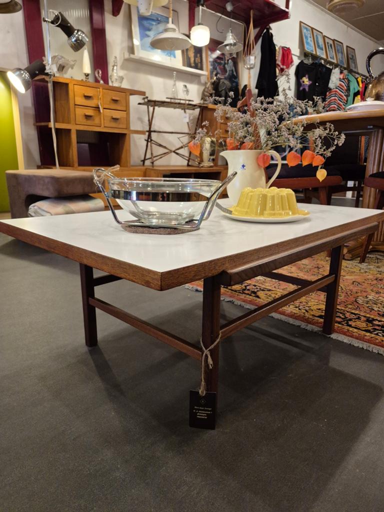 Vintage Salontafel met Wit Blad en Houten Onderstel, Ophalen