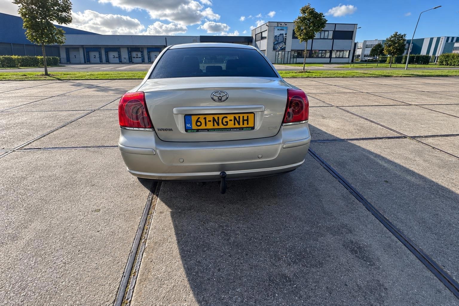 Toyota Avensis 2.0 VVTi Executive Airco/Cruise/Trekhaak/Stoe, 1998 cc, 4 cilinders, Bedrijf, 1335 kg