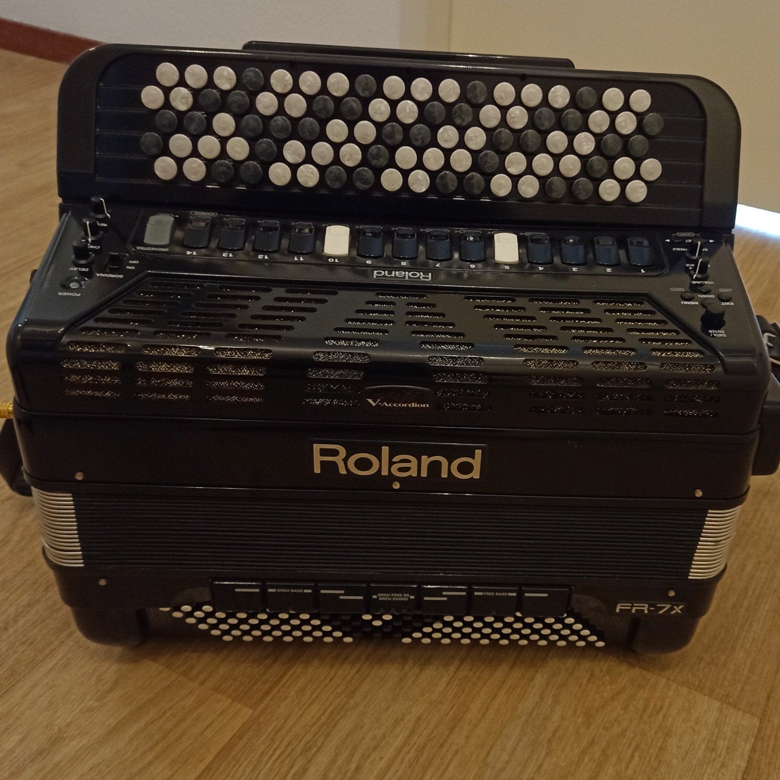 Roland fr 7 xb, zwart, Muziek en Instrumenten, Accordeons, Gebruikt, Met koffer, Knopaccordeon, 120-bas