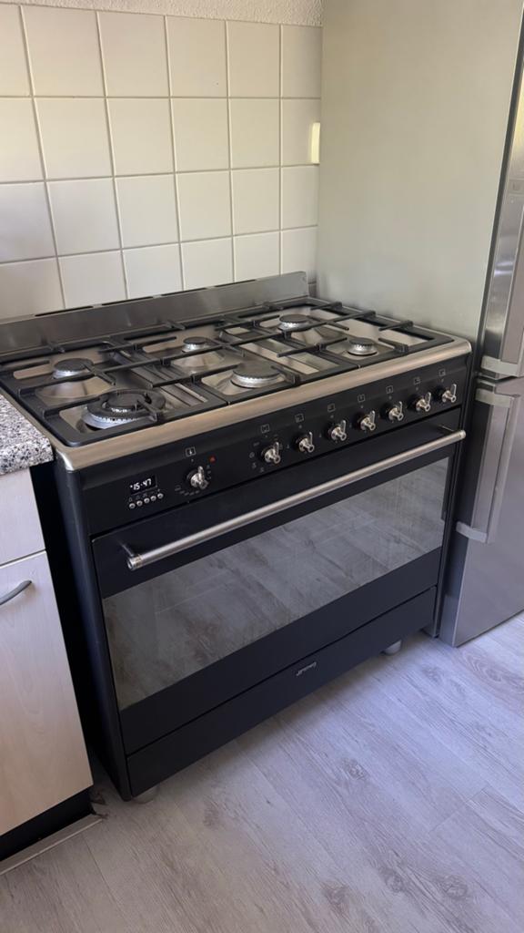 Smeg Fornuis met 6 Gasbranders en Oven - Zwart/RVS, Witgoed en Apparatuur, Fornuizen, 60 cm of meer, Ophalen of Verzenden, Zo goed als nieuw