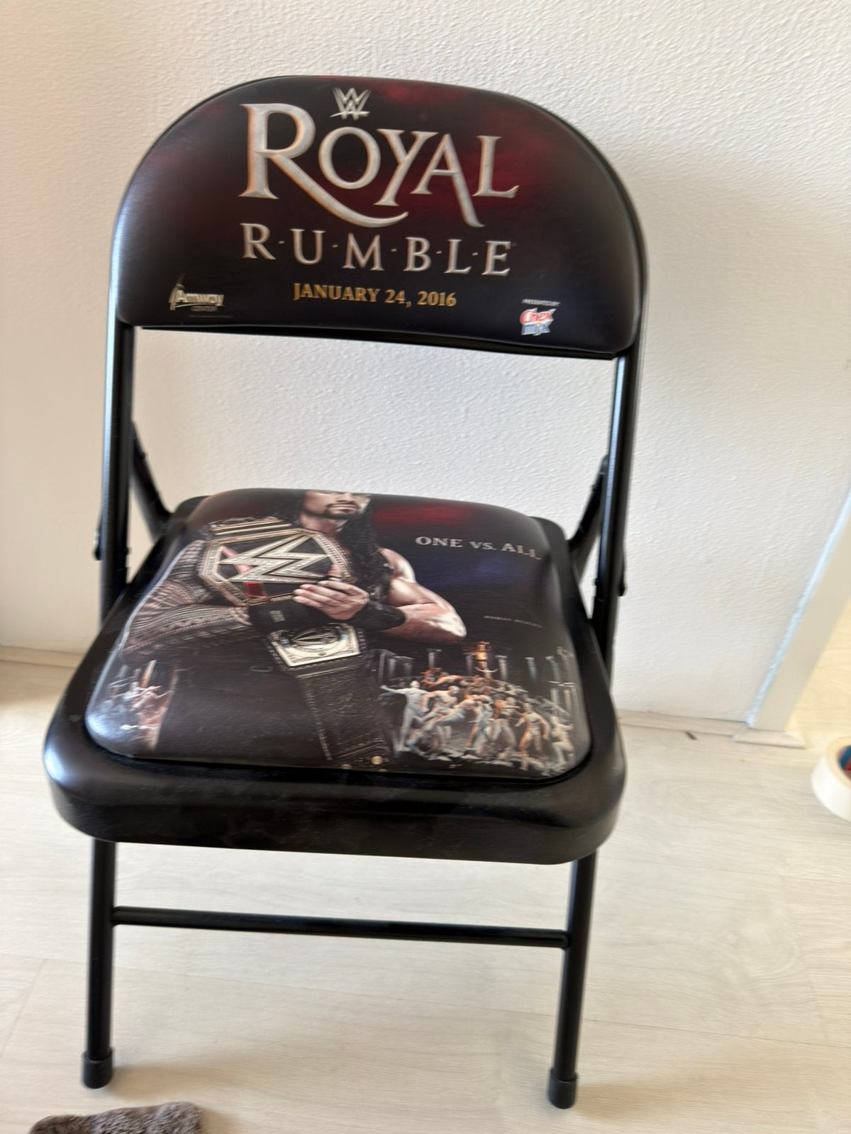 WWE Royal Rumble 2016 Roman Reigns event chair/verzamelstoel, Verzamelen, Film en Tv, Ophalen, Zo goed als nieuw