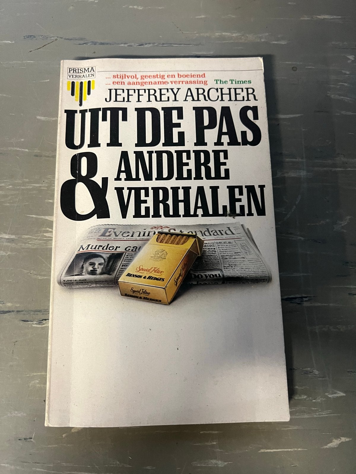 Jeffrey Archer - Uit de Pas & Andere Verhalen, Ophalen of Verzenden, Gelezen, Nederland