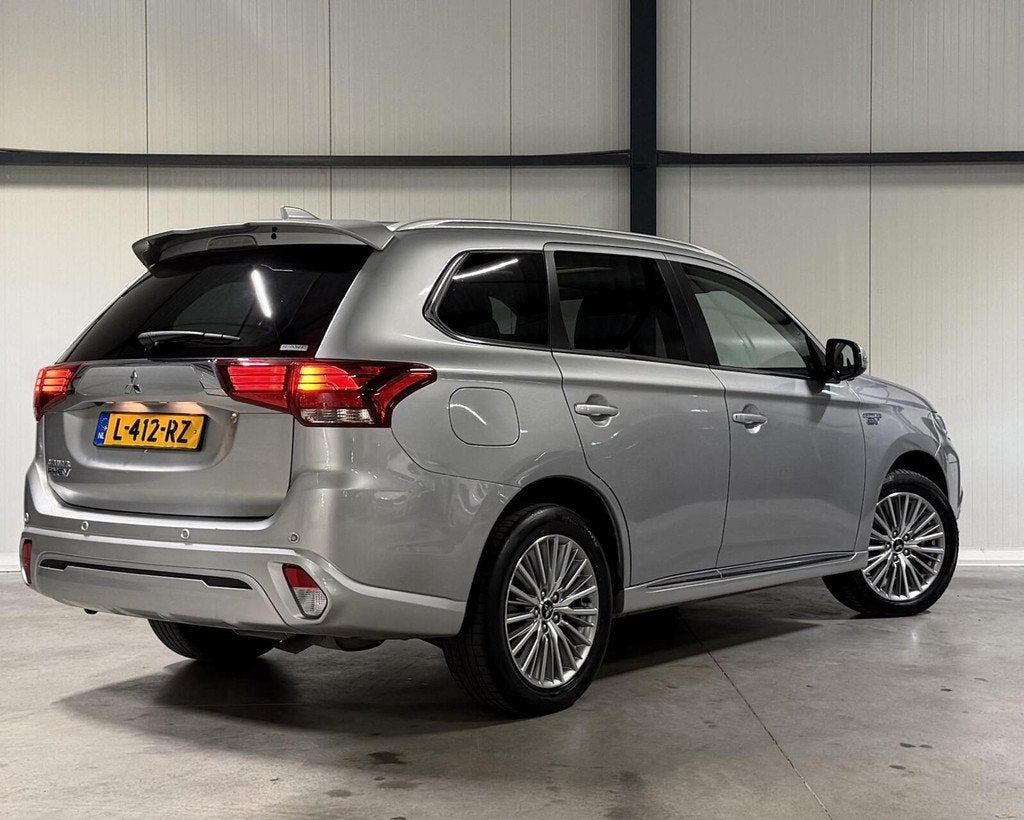 Mitsubishi Outlander 2.4 PHEV Intense+ AWD Camera Carplay, Auto's, Mitsubishi, Automaat, Euro 6, 4 cilinders, 1865 kg