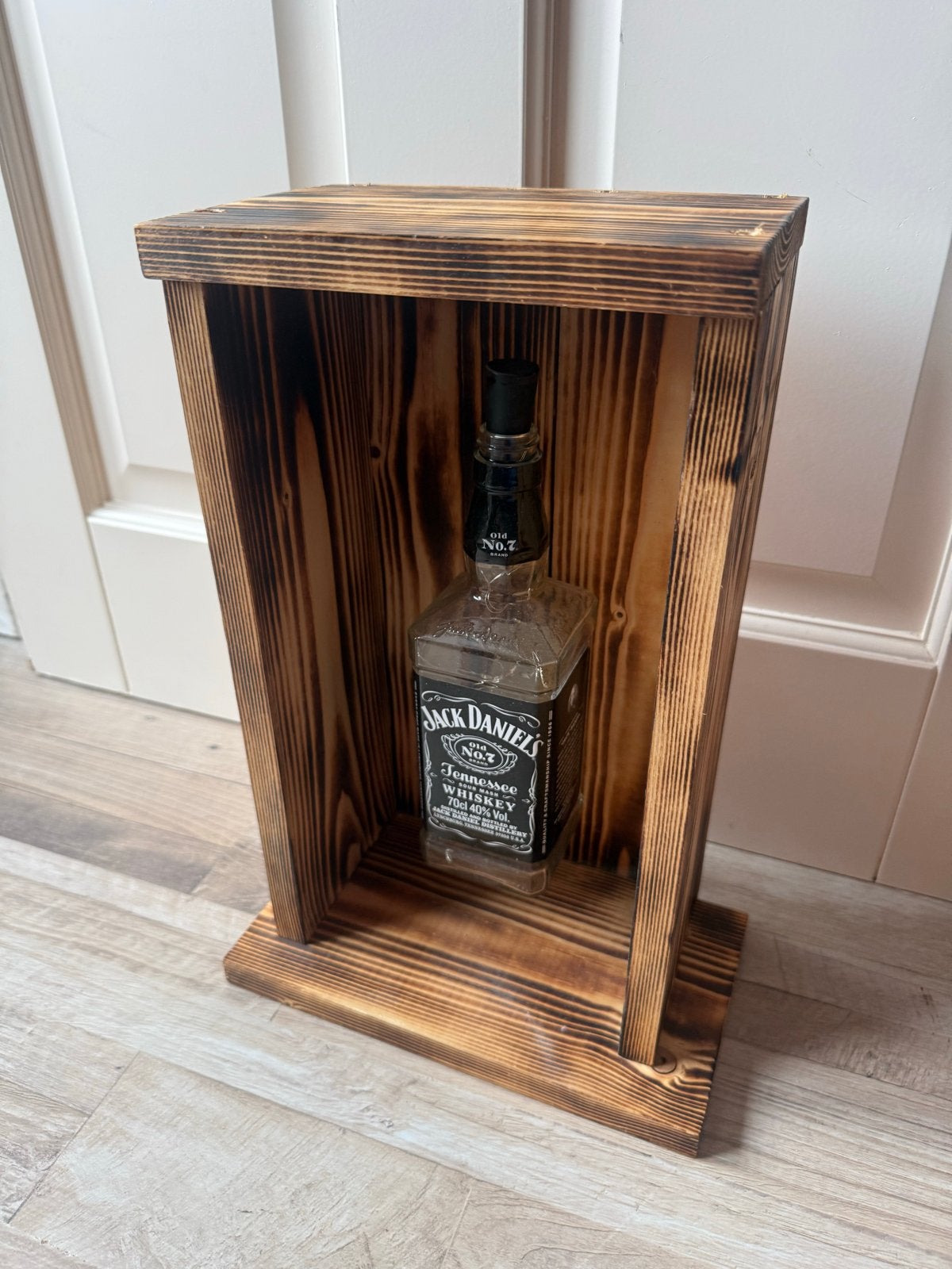 Unieke Jack Daniel's Fles Lamp - Handgemaakt Hout, Overige fittingen, Ophalen of Verzenden, Zo goed als nieuw, Minder dan 100 cm