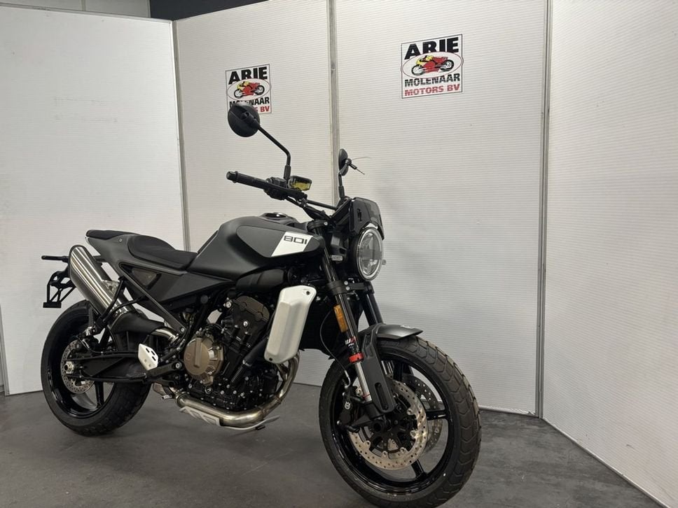 Husqvarna SVARTPILEN 801 (bj 2025), 2 cilinders, Bedrijf, Onbekend, Meer dan 35 kW