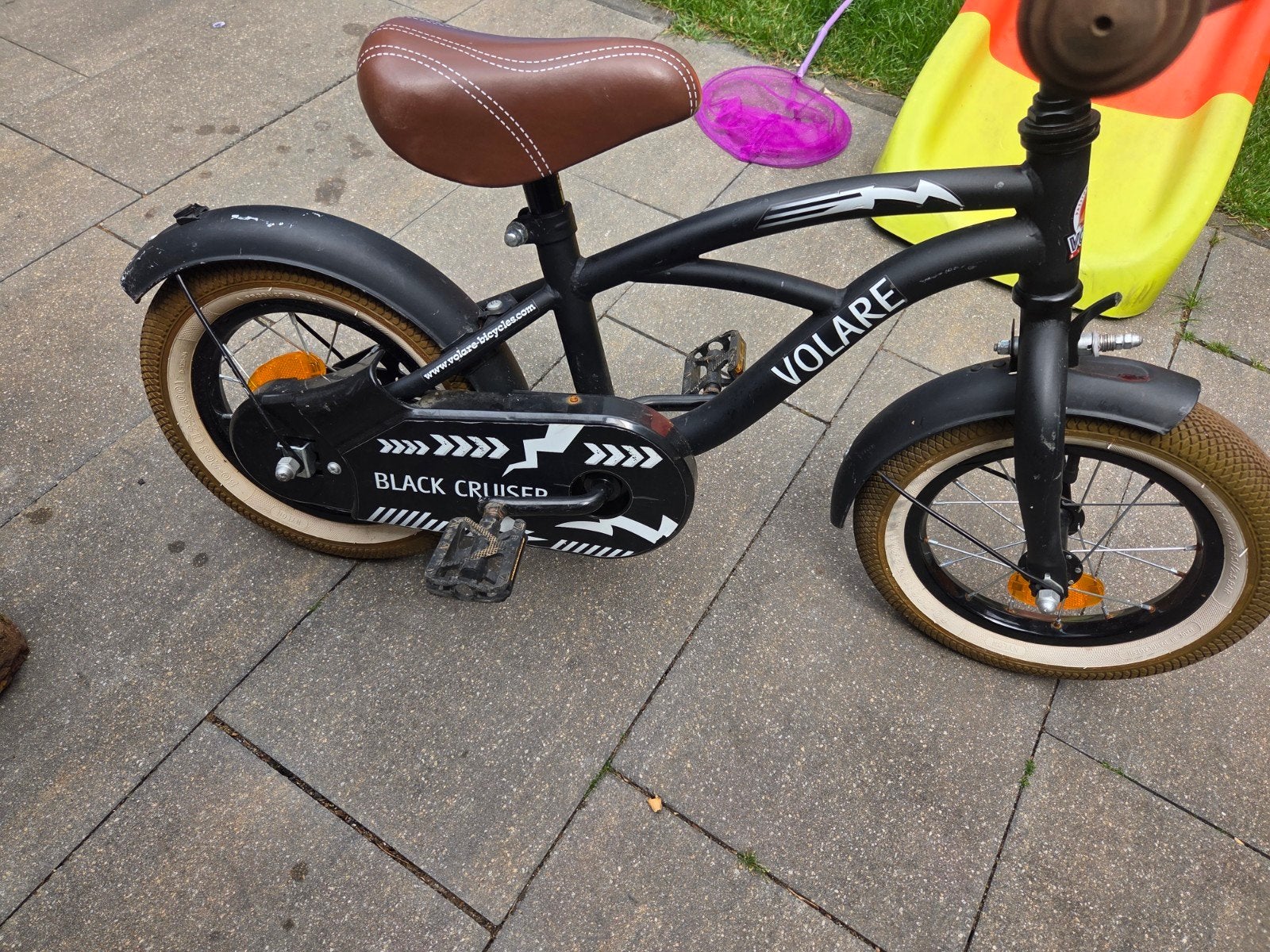 Volare kinderfiets 12 inch - Zwart met bruine accenten, Fietsen en Brommers, Fietsen | Kinderfietsjes, Ophalen, Gebruikt, Minder dan 16 inch