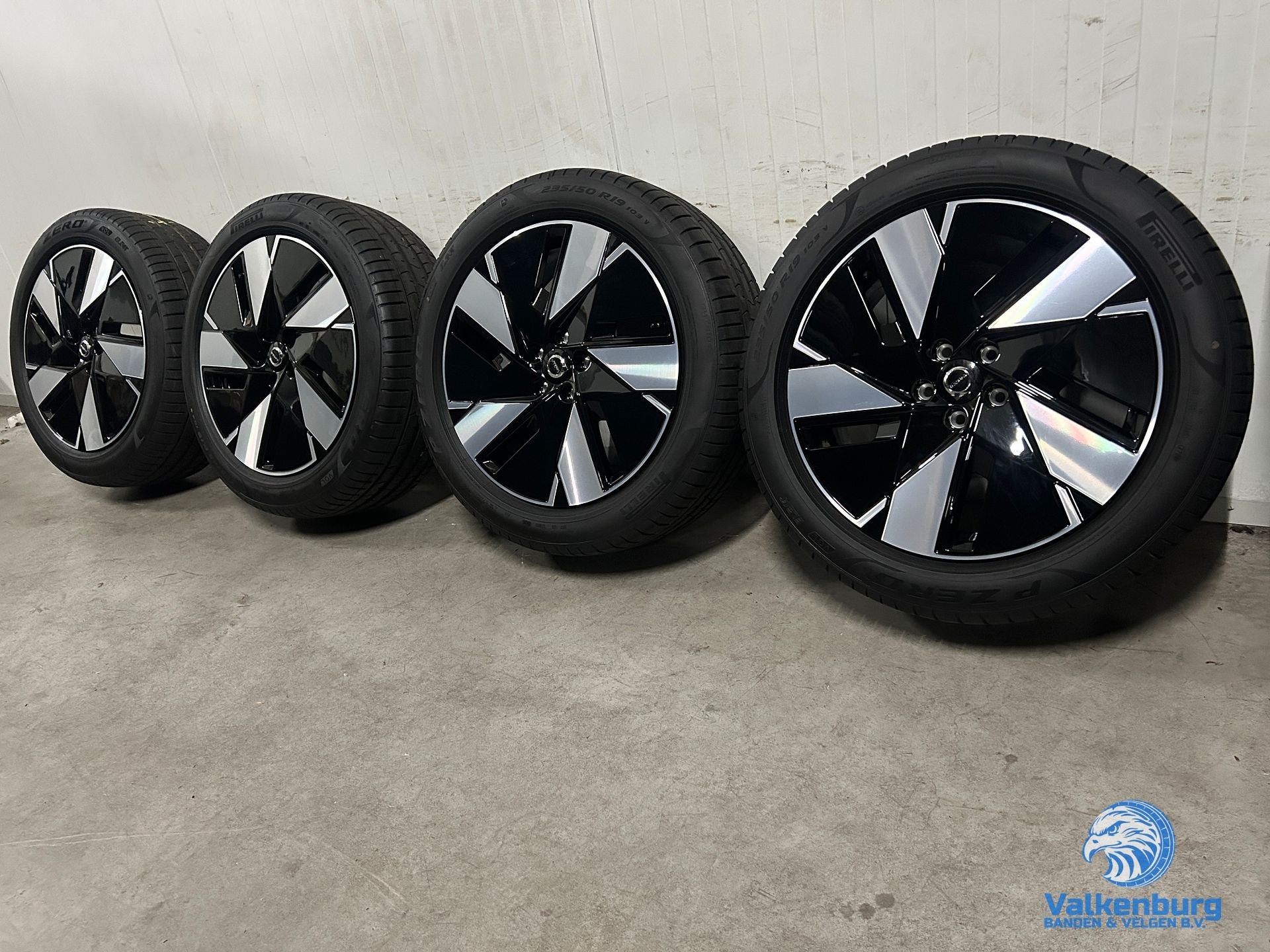 8mm! Originele Volvo C40 XC40 EC40 EX40 5-Spoke Black Diamon