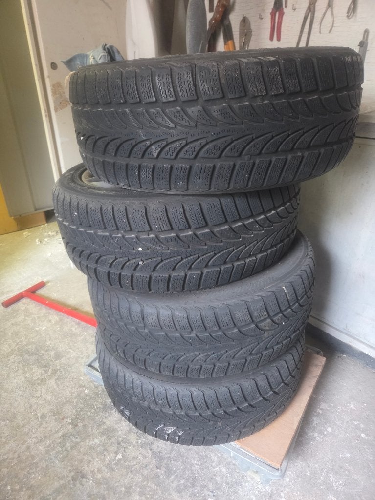 Mooie All Season banden met Volvo velgen, Auto-onderdelen, Banden en Velgen, Ophalen, Gebruikt, Banden en Velgen, 17 inch