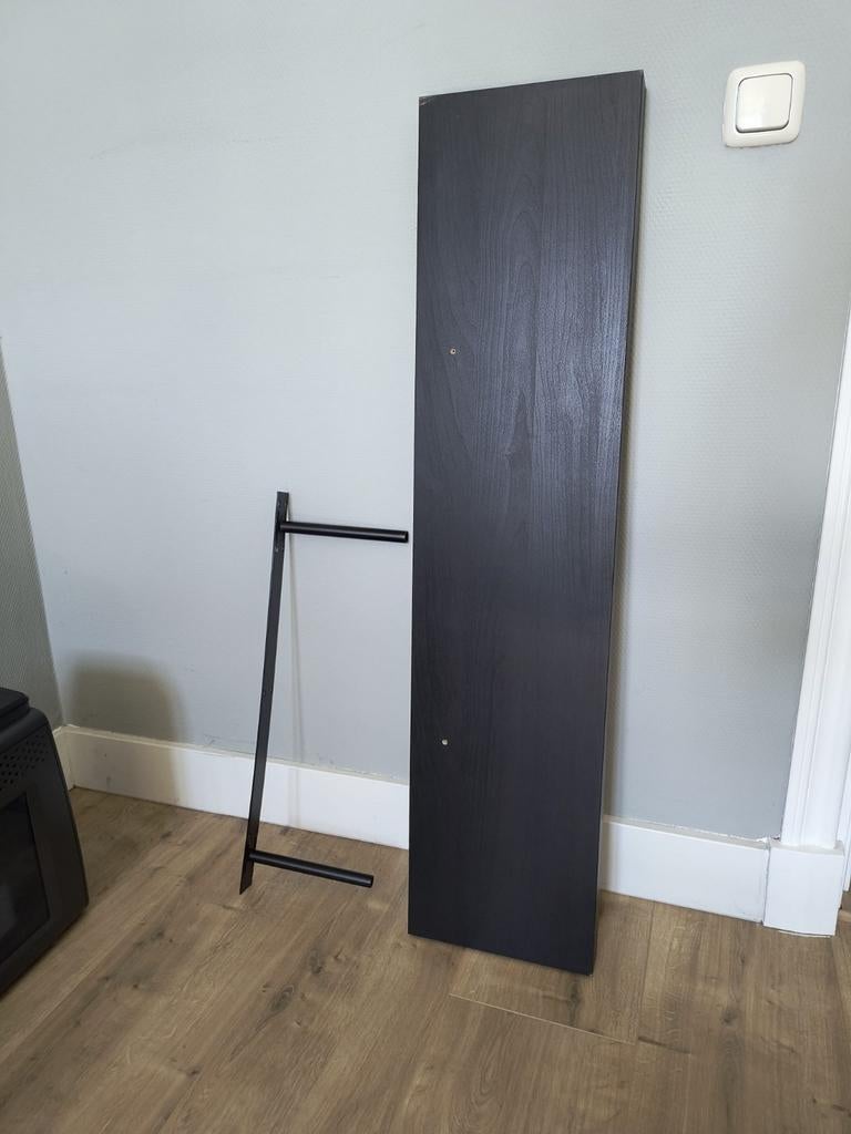 Ikea wandplank, zwart, met gebruikssporen (D:26 B:110 L:5), Ophalen of Verzenden, Gebruikt