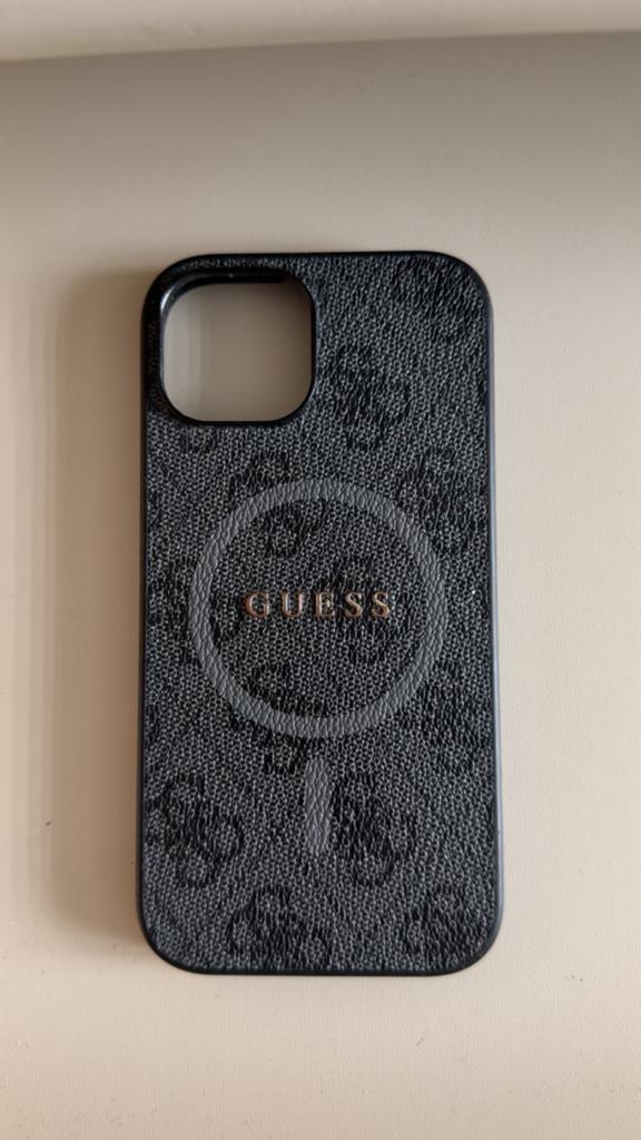 Guess telefoonhoesje geschikt voor iphone 15, Ophalen, IPhone 15, Zwart, Zo goed als nieuw