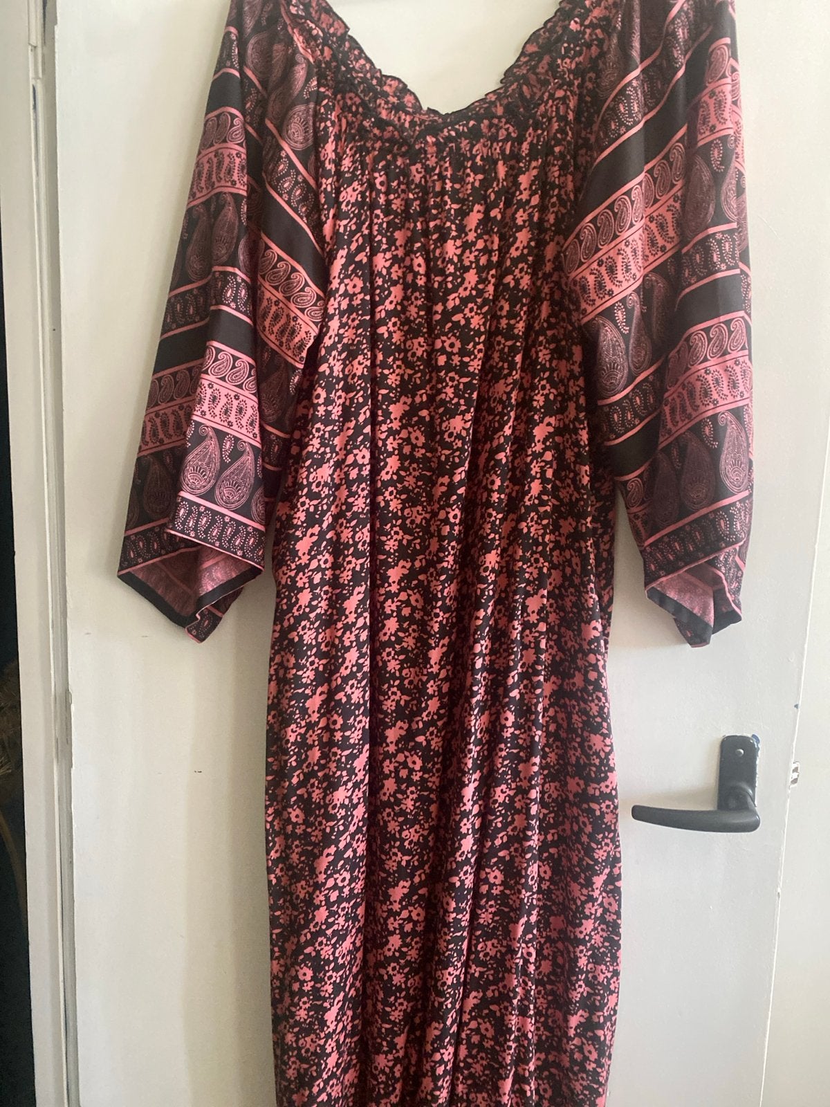 Ulla Popken Maxi Jurk Zwart/Roze Bloemenprint, Zwart, Maat 42/44 (L), Nieuw, Ophalen of Verzenden