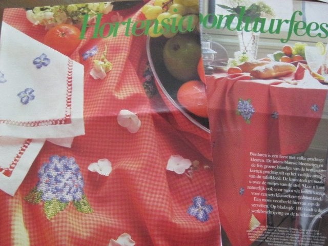 Borduurpatroon  Hortensia op kleed   nr 7107  do, Verzenden, Nieuw, Handborduren, Patroon