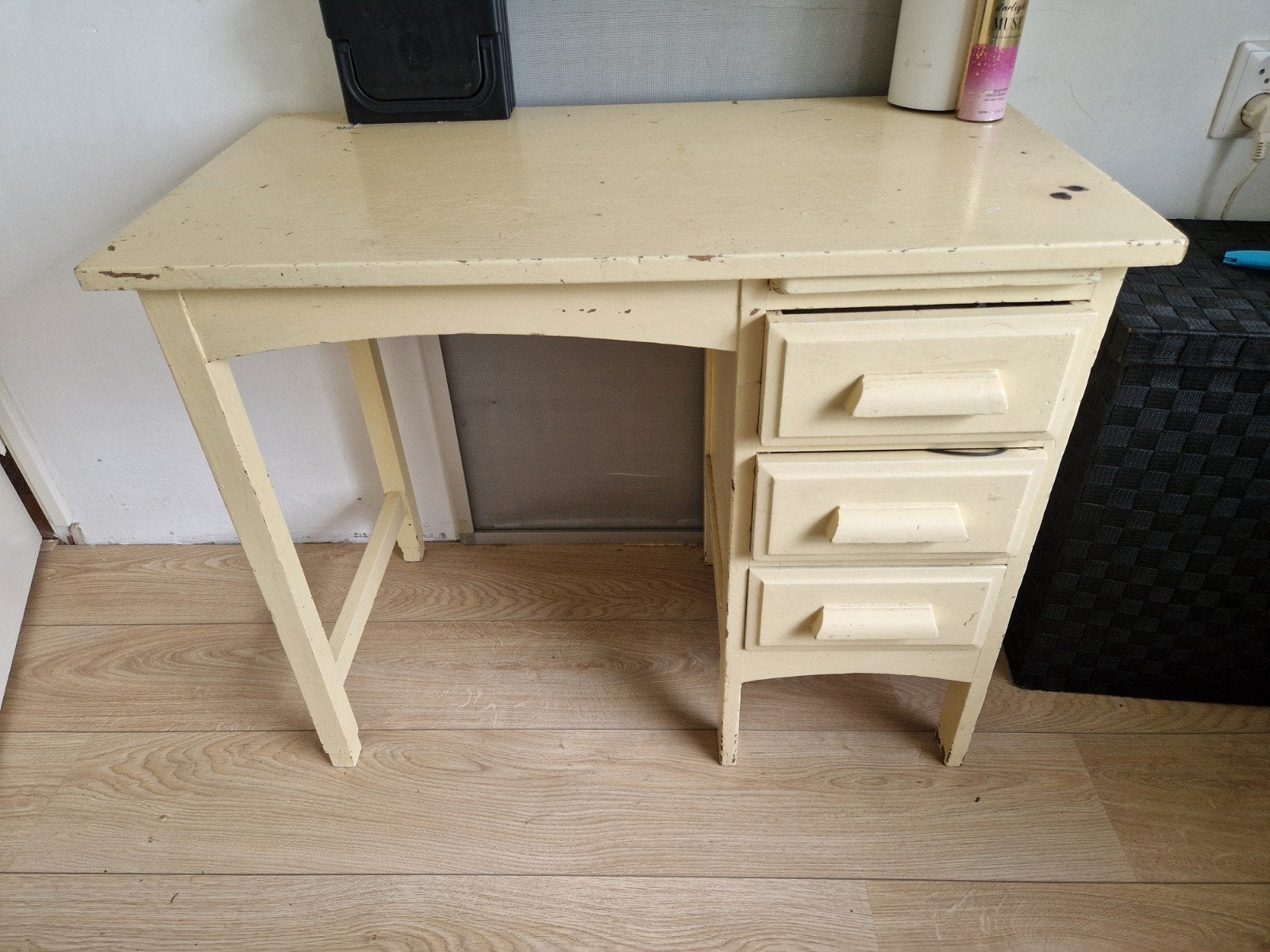 Oud schattig bureautje, Huis en Inrichting, Ophalen, Gebruikt, Kinderbureau, 45 cm