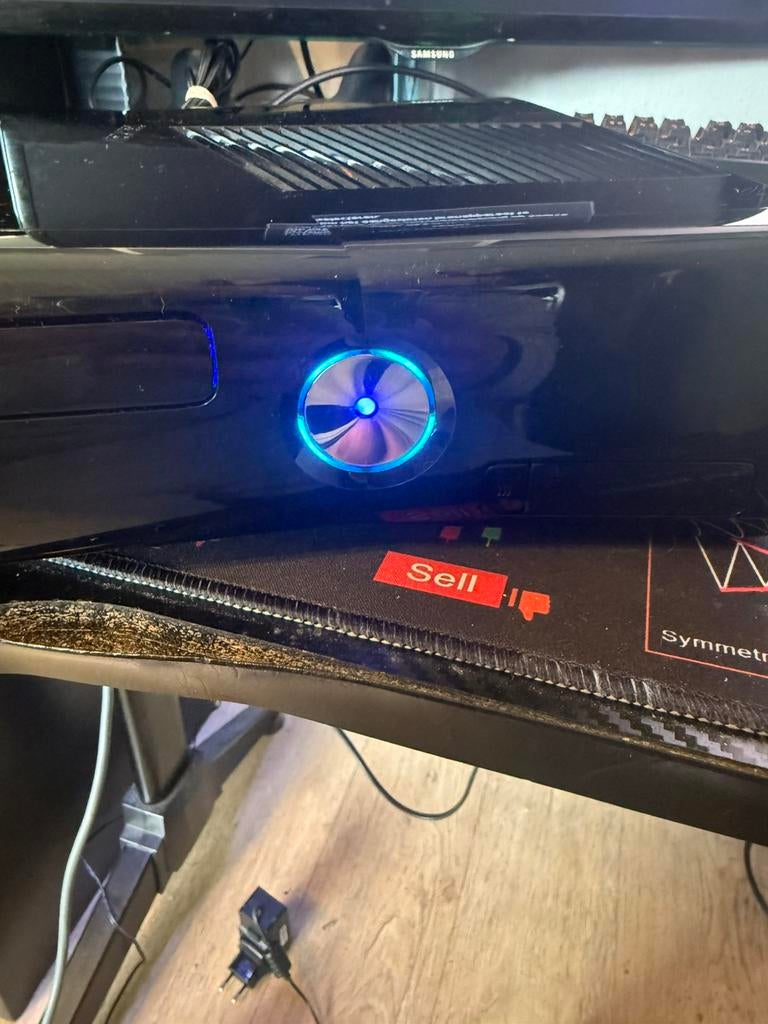 Zwarte xbox360 slim/blauwe leds, Ophalen of Verzenden, Zo goed als nieuw, 250 GB, Met 1 controller