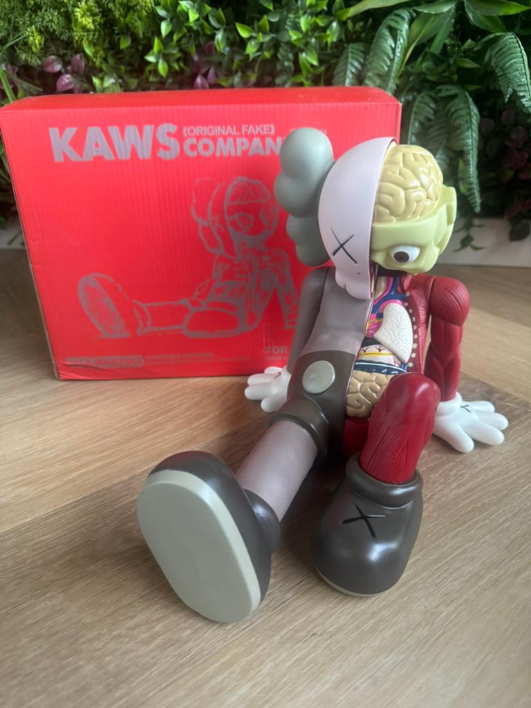 KAWS "Resting Place" – Vinyl Figure (Nieuw in doos), Verzenden, Nieuw