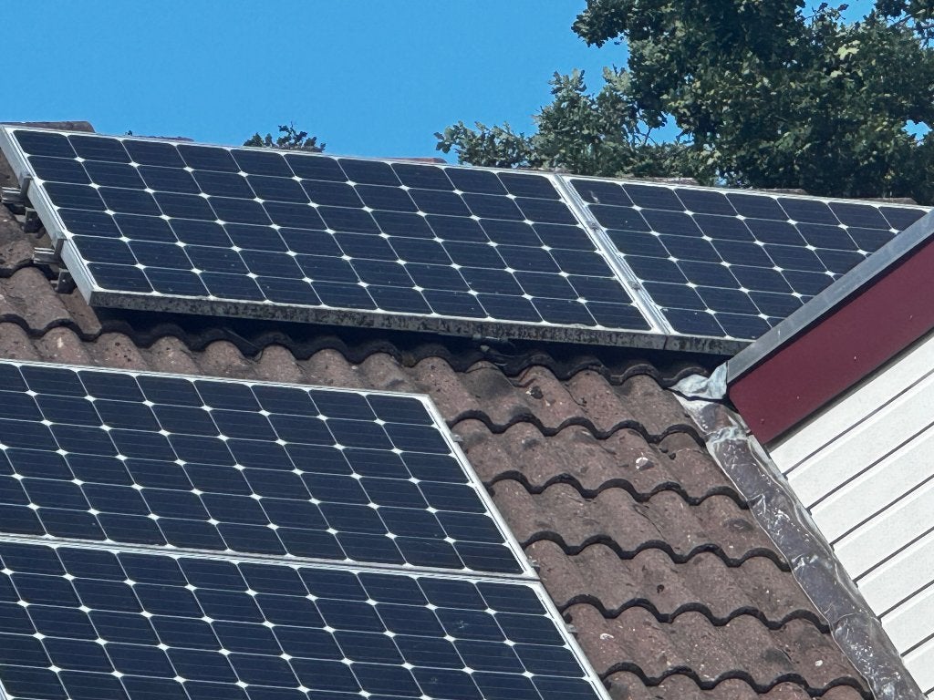 Zonnepanelen +GoodWe omvormer, Doe-het-zelf en Verbouw, Zonnepanelen en Toebehoren, Ophalen, Gebruikt, Compleet systeem, 200 wattpiek of meer