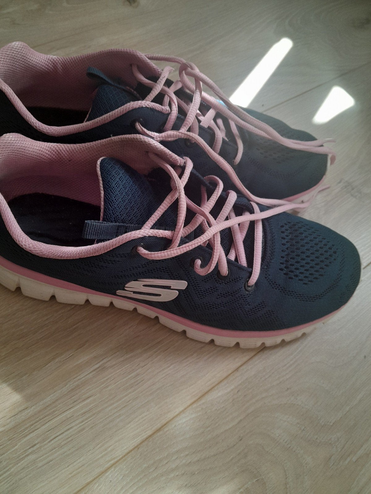 Skechers sneakers - Donkerblauw met roze accenten, Kleding | Dames, Skechers, Blauw, Ophalen of Verzenden, Sneakers of Gympen