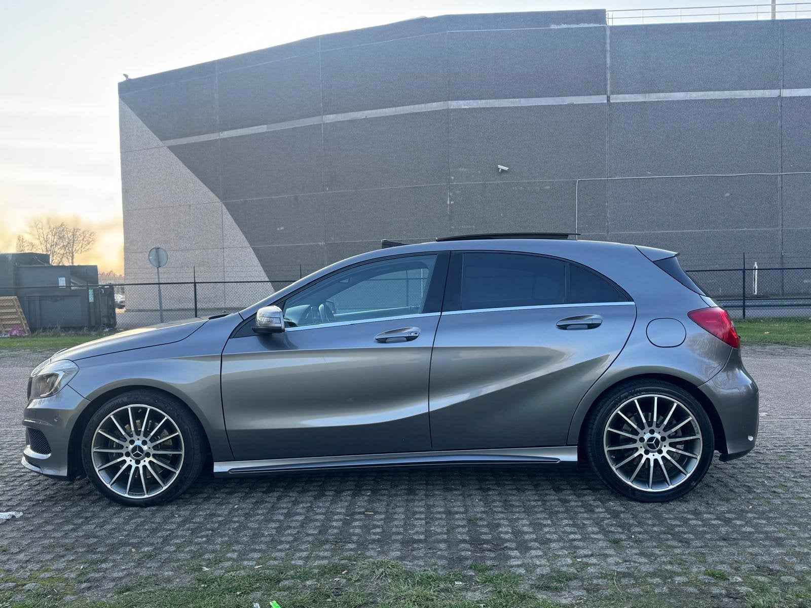 Mercedes-Benz A-klasse A220 AUTOMAAT/ PANO / AMG PAK / LED, Automaat, Gebruikt, Leder, Bedrijf