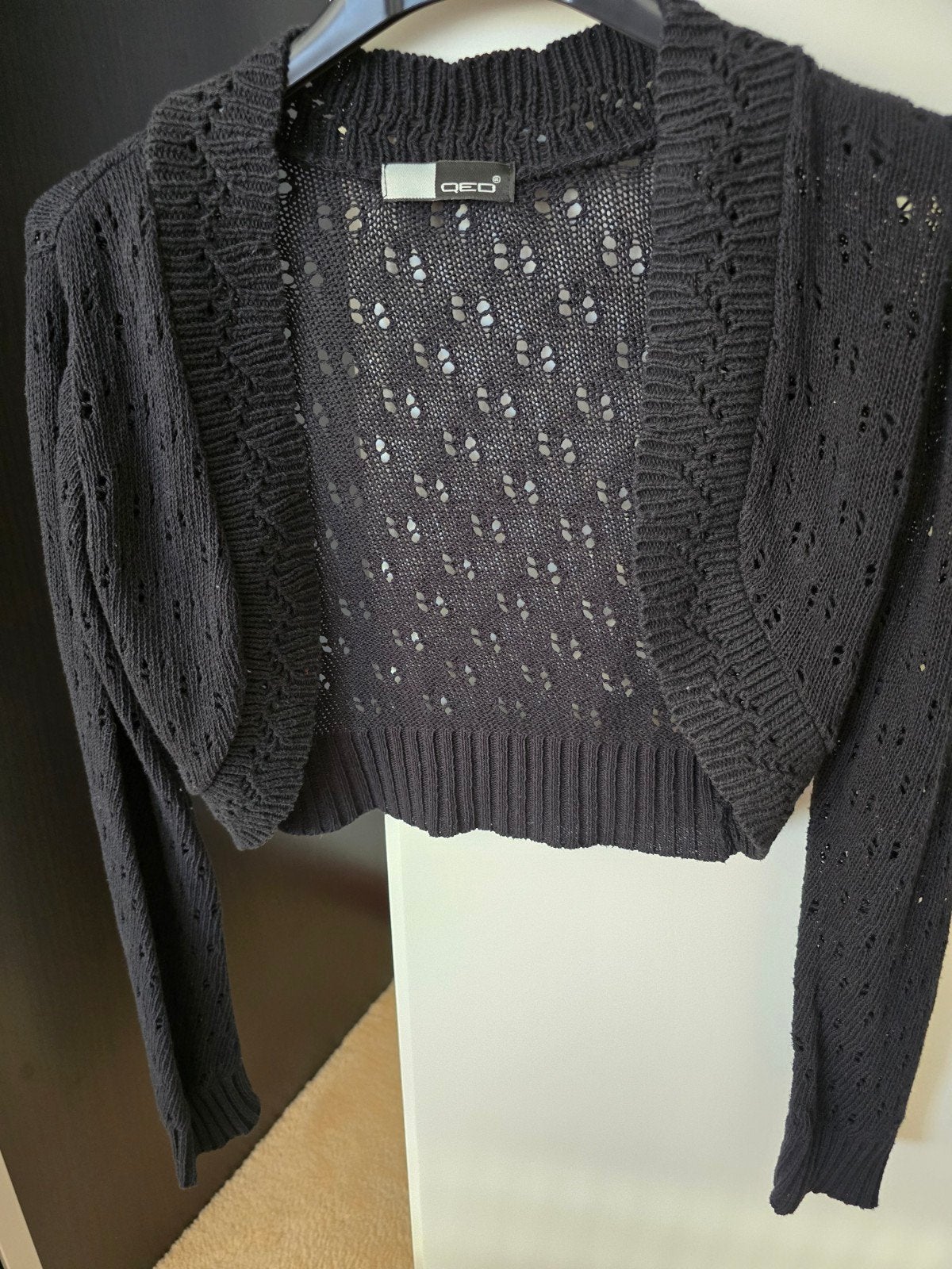 Nieuw- Prachtige zwarte opengewerkte gebreide bolero / shrug, Ophalen of Verzenden, Nieuw, Zwart