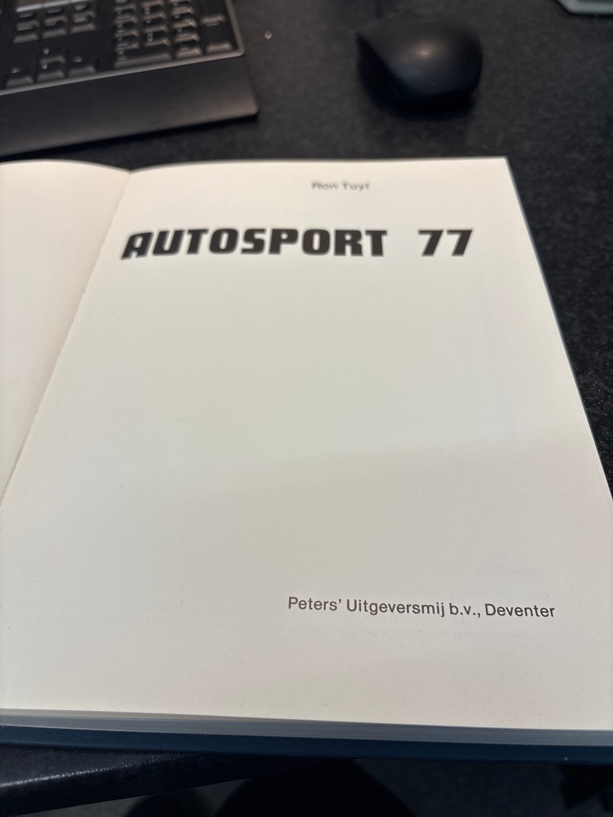 Autosport 77 - Jaarboek over autosport in 1977, Ophalen of Verzenden, Gelezen, Algemeen