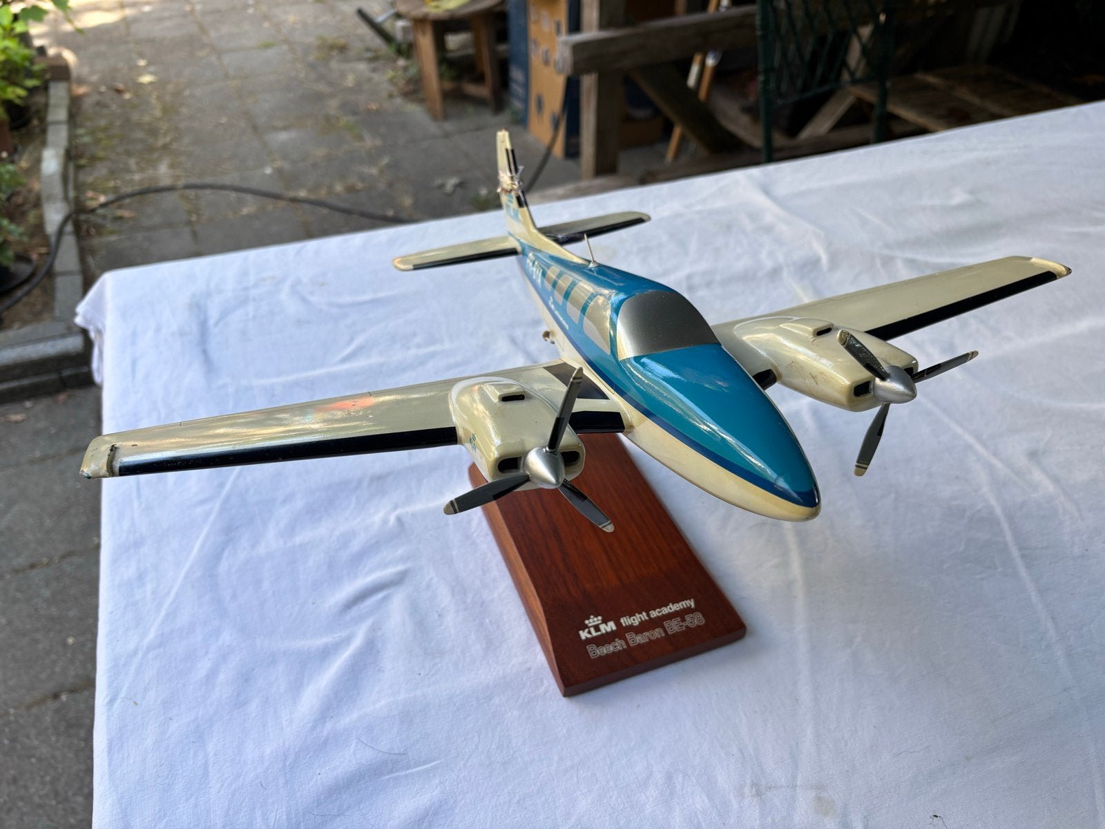 KLM Flight Academy Beech Baron BE-58 Schaalmodel, Ophalen, Gebruikt, Schaalmodel