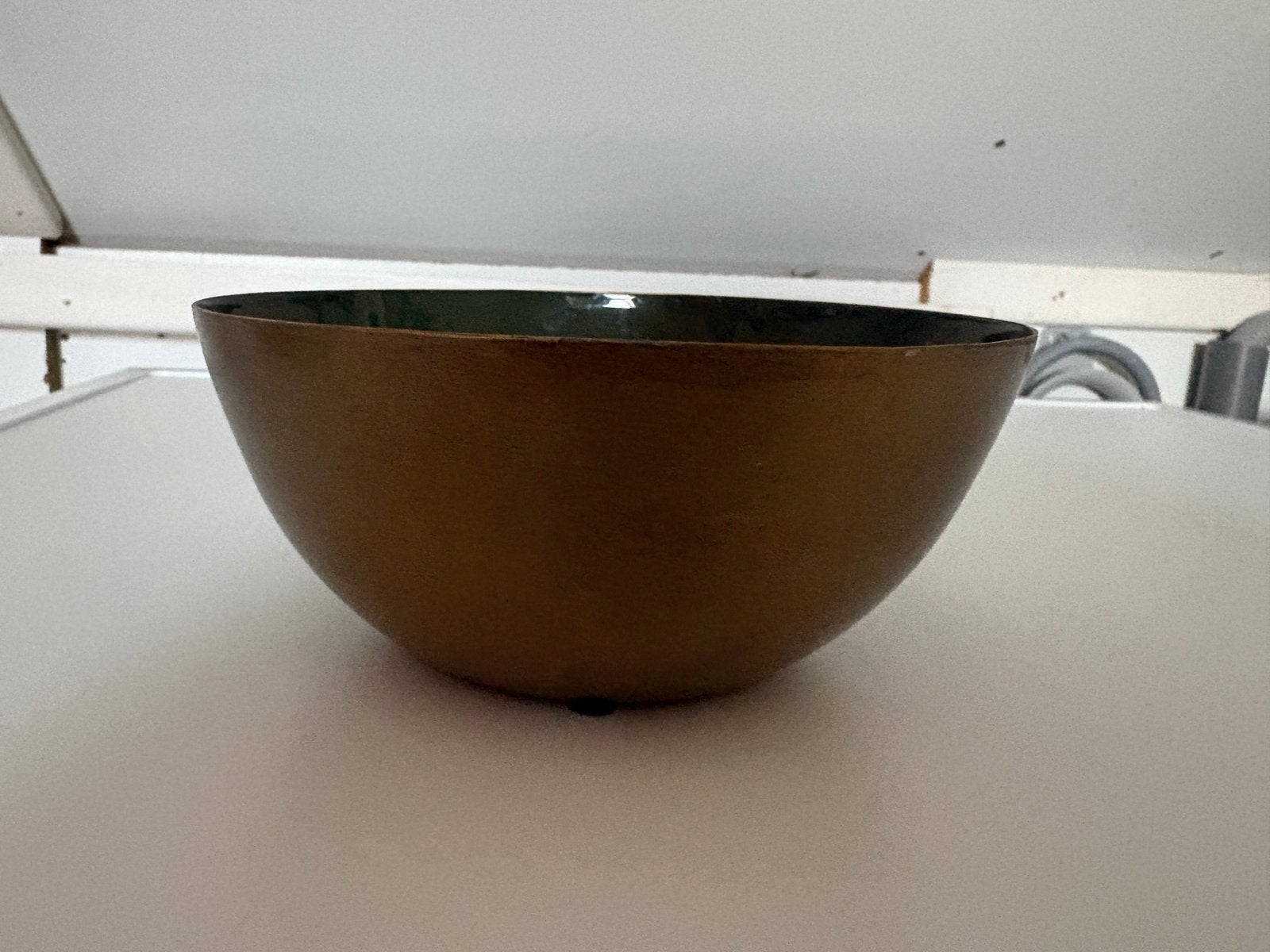 Gouden schaal/kom met groene binnenkant, Huis en Inrichting, Woonaccessoires | Kandelaars en Kaarsen, Ophalen, Gebruikt