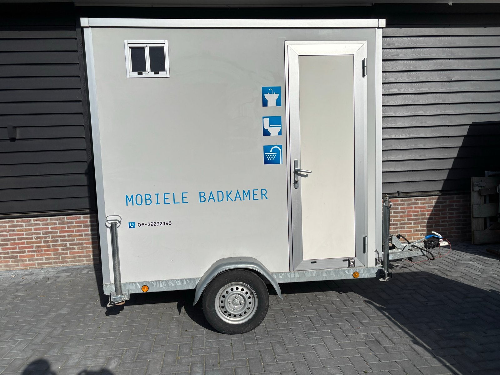 Te huur mobiele badkamer douche noodvoorziening